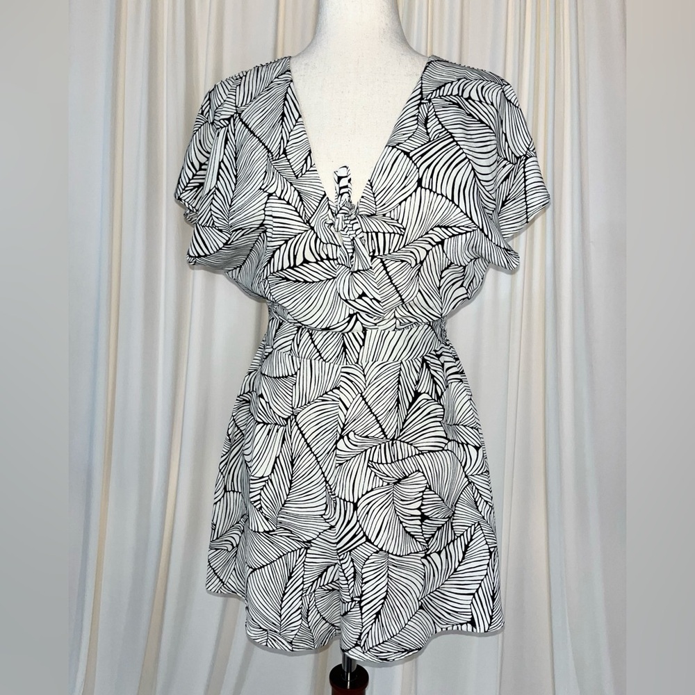 Lush Black and Cream Leaf Pattern Tie Front Romper Size M